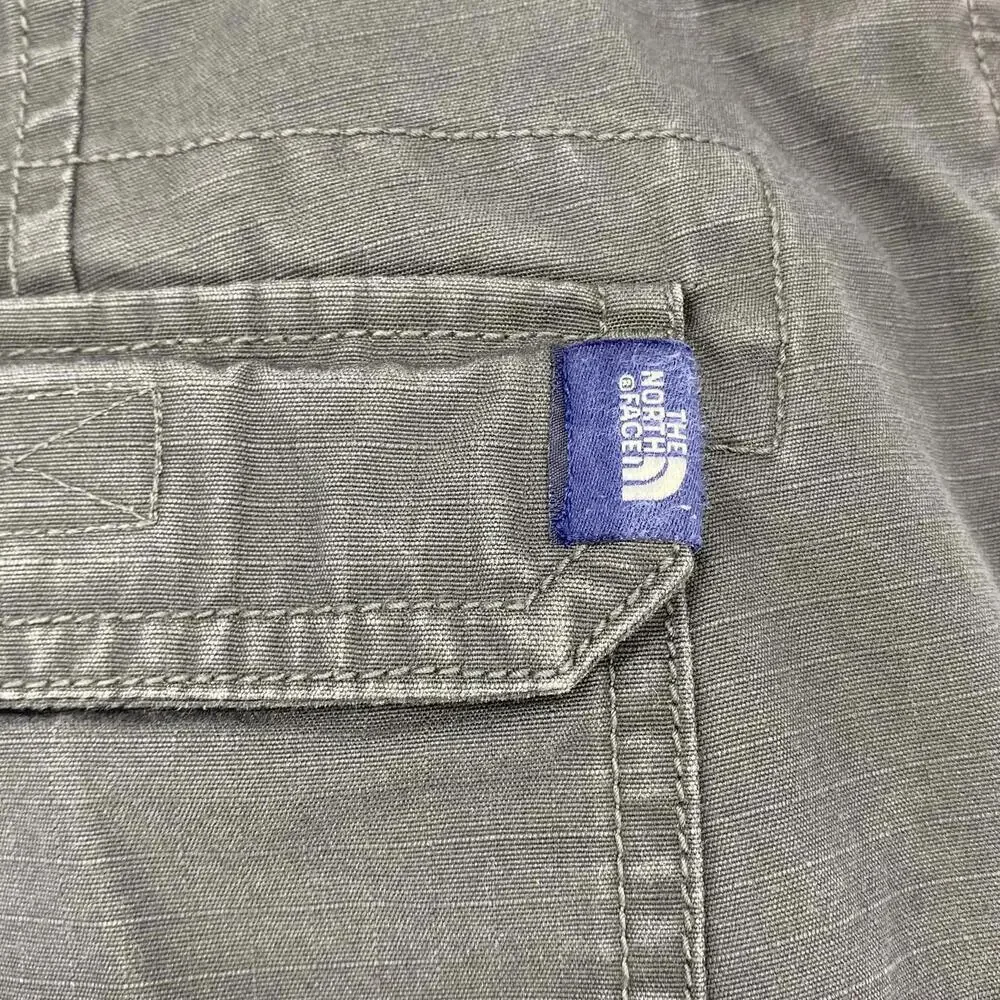 The North Face Men's Dark Gray Cargo Shorts - Men's size 34